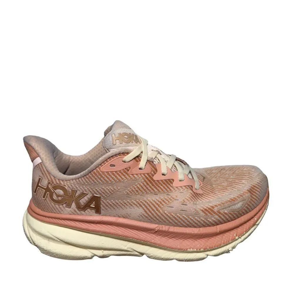 Hoka Clifton 9 Women's Peach and Cream Athletic Shoes size 8 B